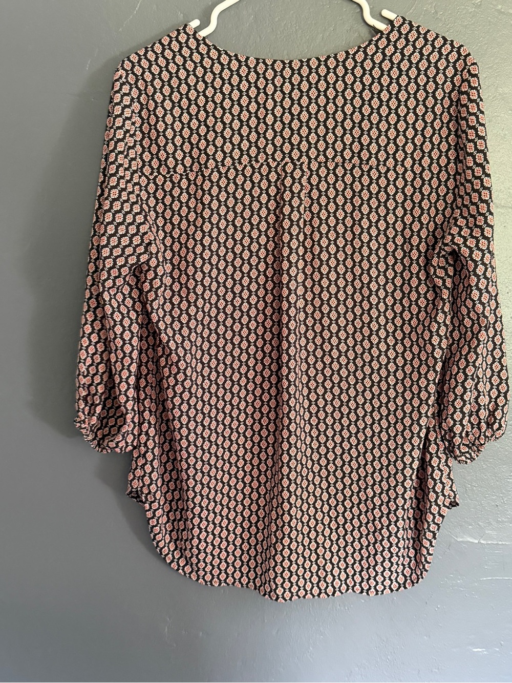 Patterned V-Neck Pullover Blouse - Picture 5 of 5
